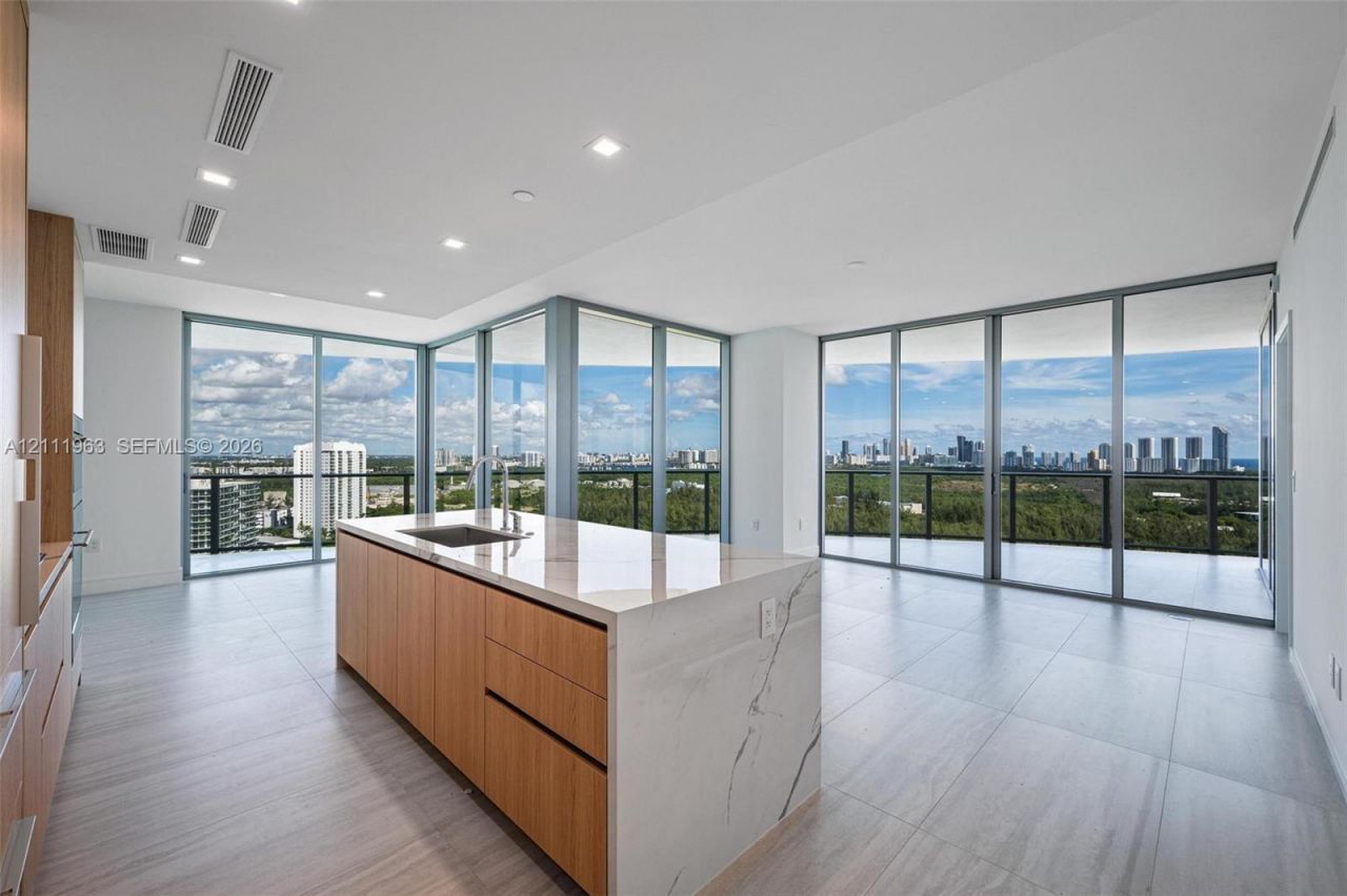 2411 Laguna Cir , Unit 2311, North Miami, FL 33180 Photo