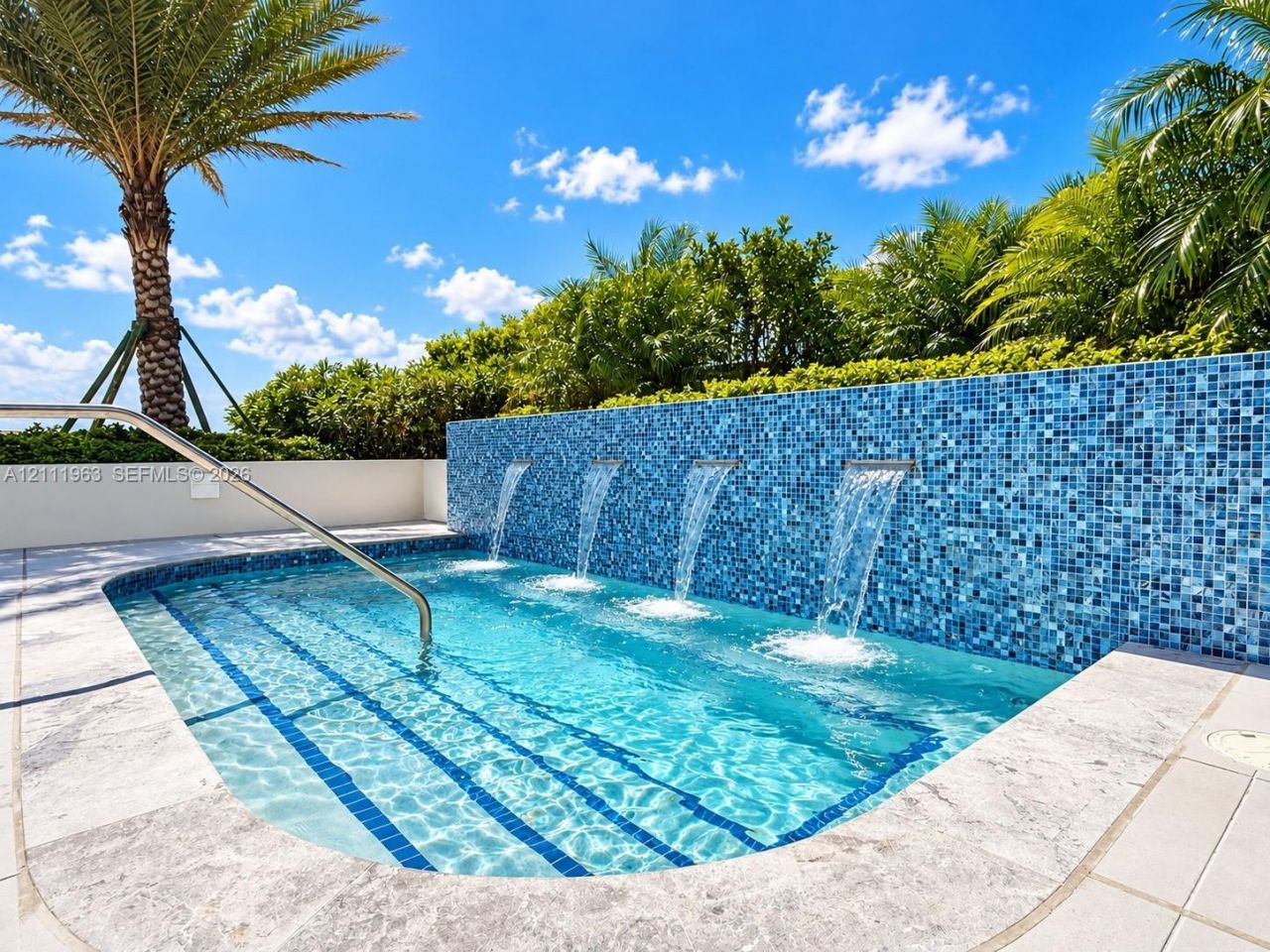 2411 Laguna Cir , Unit 2311, North Miami, FL 33180 Photo