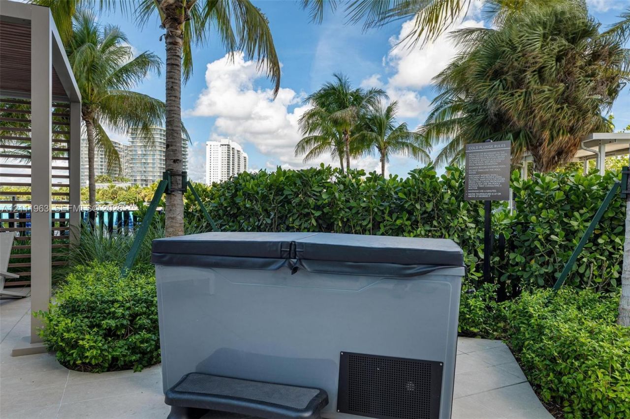 2411 Laguna Cir , Unit 2311, North Miami, FL 33180 Photo