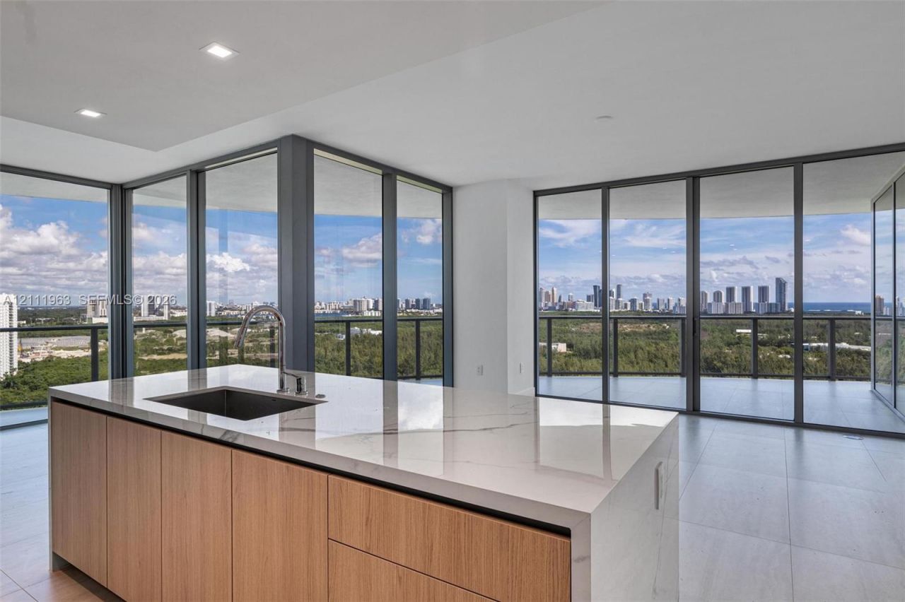 2411 Laguna Cir , Unit 2311, North Miami, FL 33180 Photo