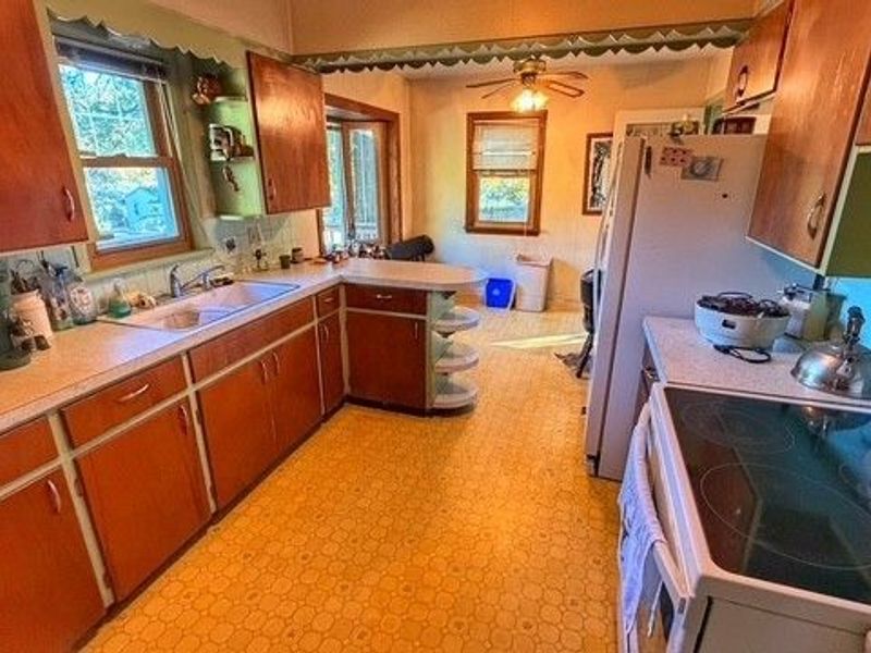 1860 Honodle Avenue , Akron, OH 44305 Photo 9