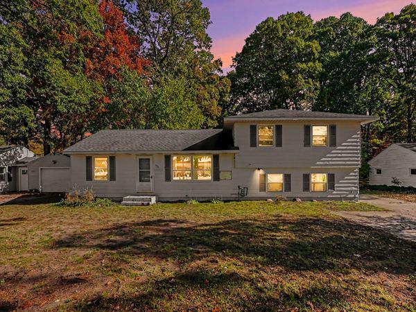 374 N 6th Avenue, Fruitport, MI 49415