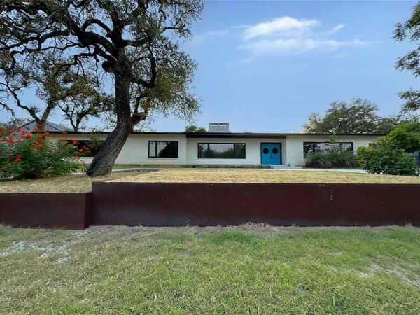 204 S Race Street , Lampasas, TX 76550