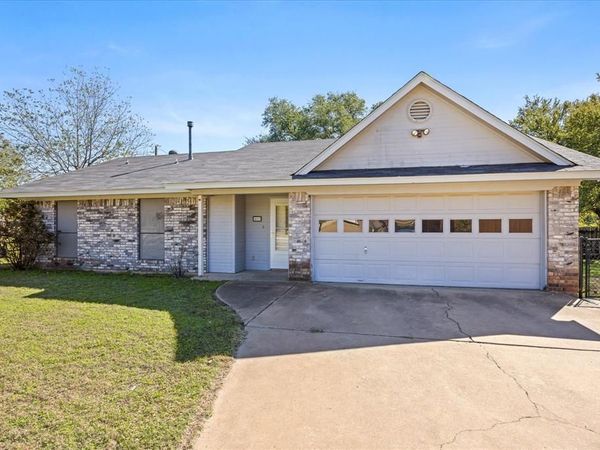 409 Walker Street , Glen Rose, TX 76043