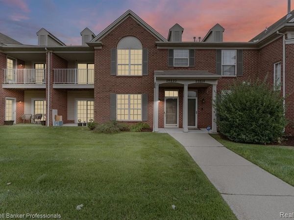 29822 Heritage Parkway, Warren, Mi 48092