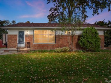 17082 W 13 Mile Road, Beverly Hills Village, Mi 48025
