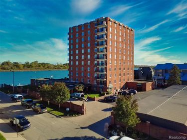 3301 Biddle Avenue, Unit 2D, Wyandotte, Mi 48192