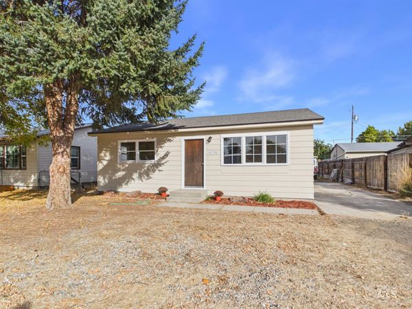 636 E 4th St, Emmett, ID 83617