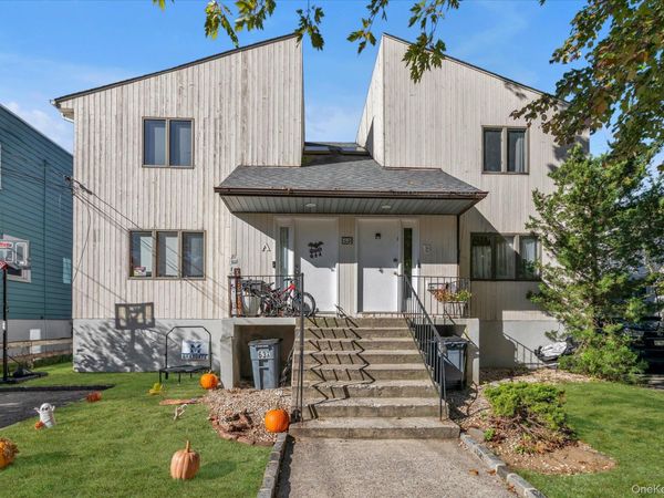 63 Graywood Road , Port Washington, NY 11050