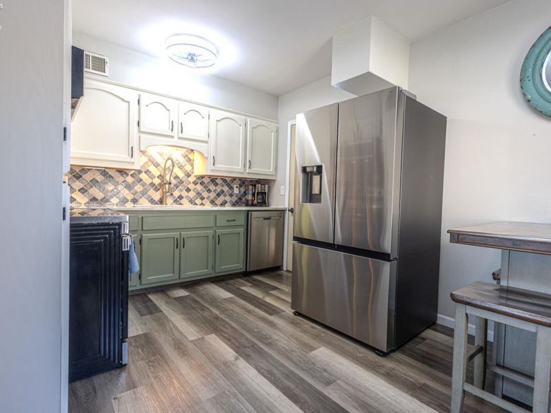725 E Center Street, Bellevue, OH 44811 Photo 8