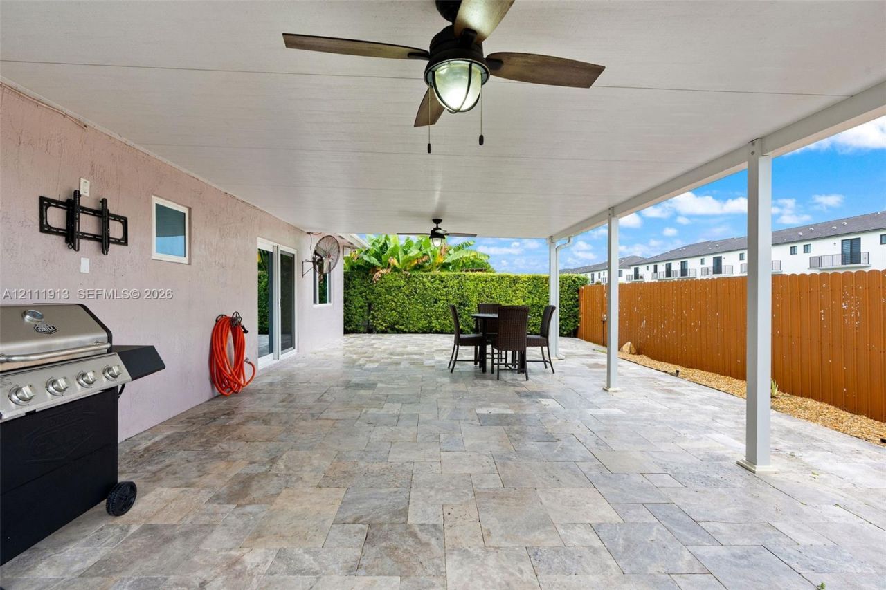 15717 SW 138th Ter, Miami, FL 33196 Photo