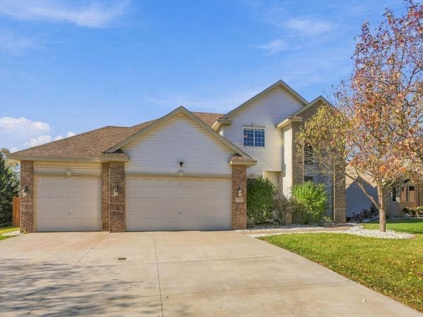 9915 Chestnut Avenue N, Brooklyn Park, MN 55443