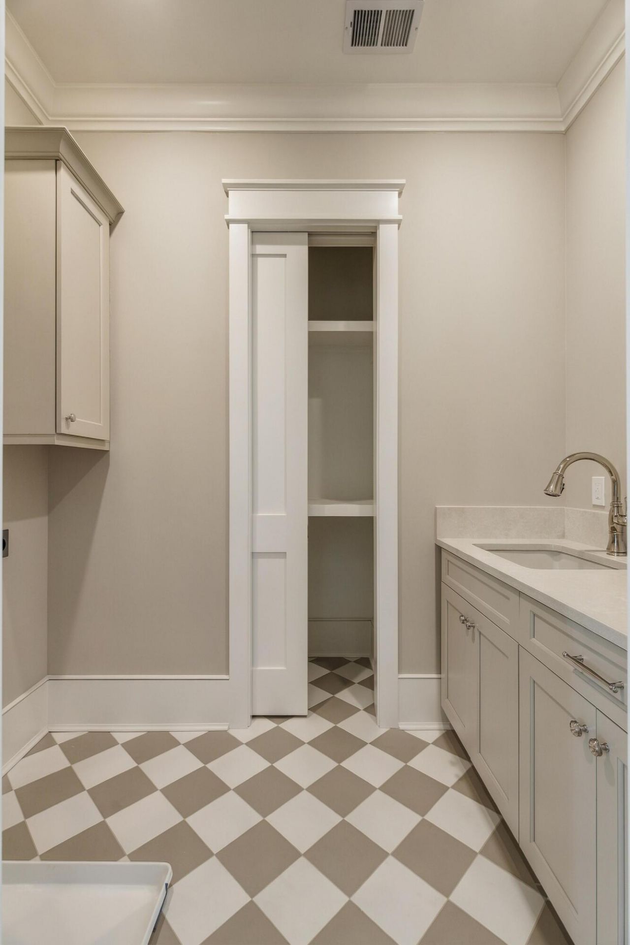 1447 Simmons Street Photo 55