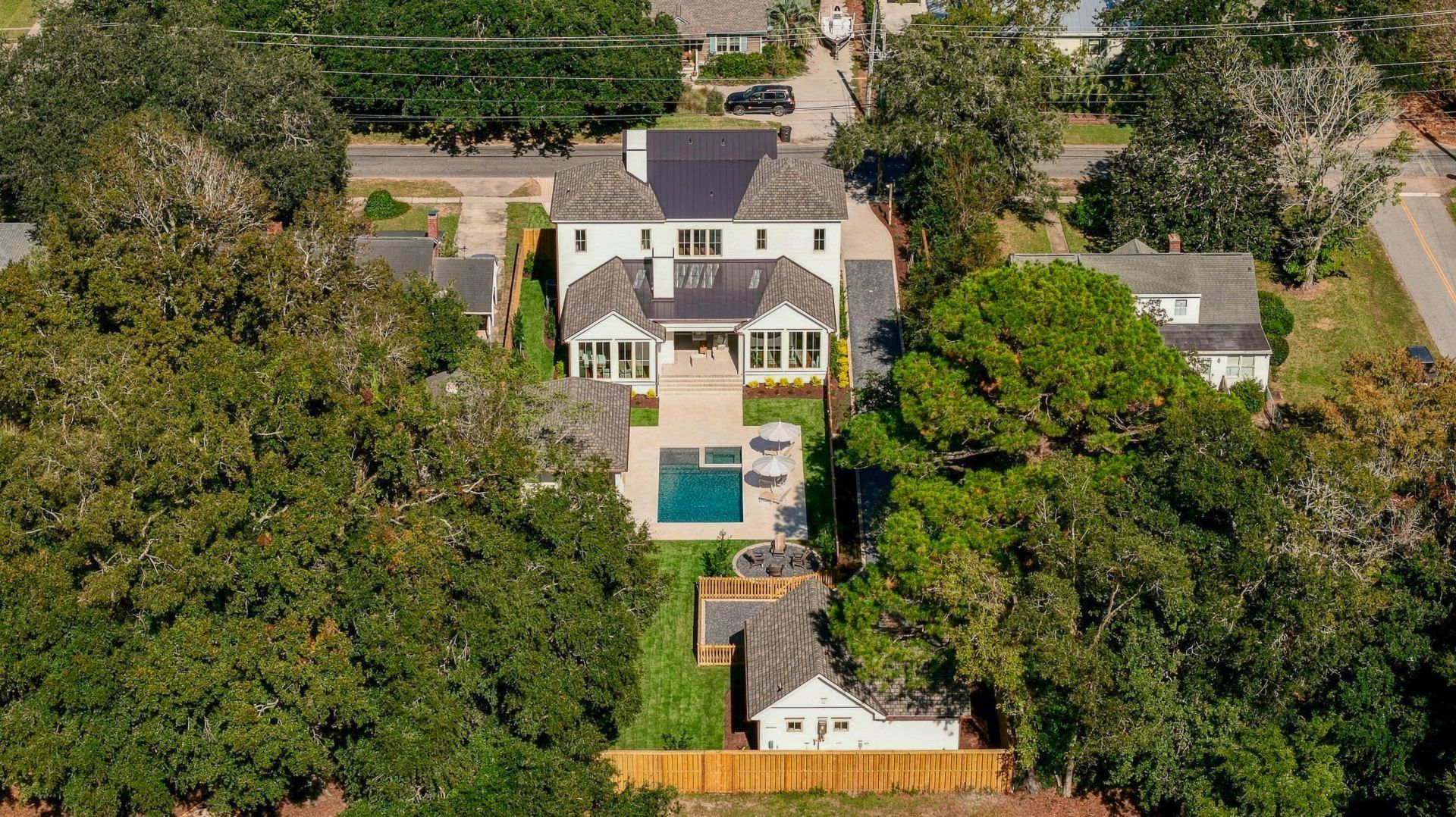 1447 Simmons Street Photo 93