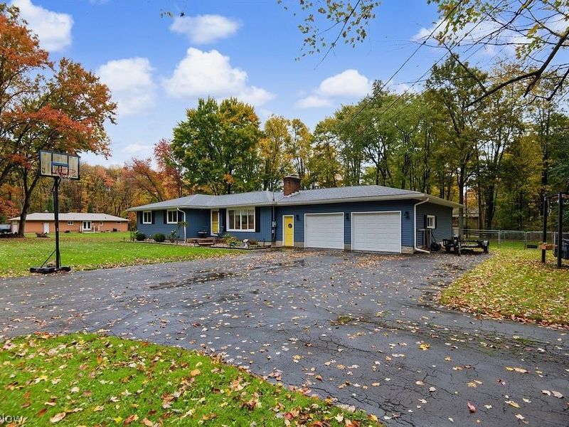 1533 Lake Drive, Hubbard, OH 44425 Photo 3