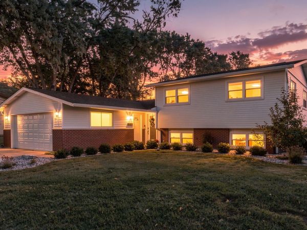 1101 E Barberry Lane , Mount Prospect, IL 60056