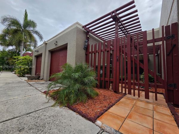 1091 N Hiatus Rd , Unit 1091, Pembroke Pines, FL 33026