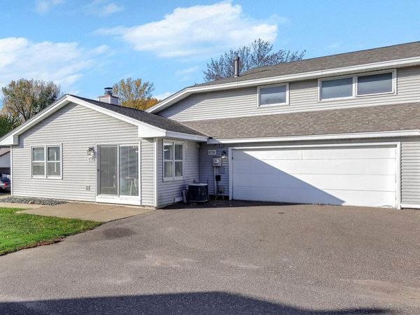 6750 Gretchen Court N, Oakdale, MN 55128