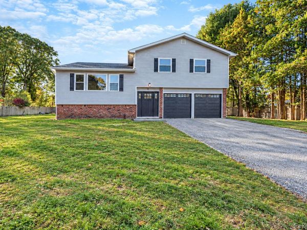 10 Starling Court , Coram, NY 11727
