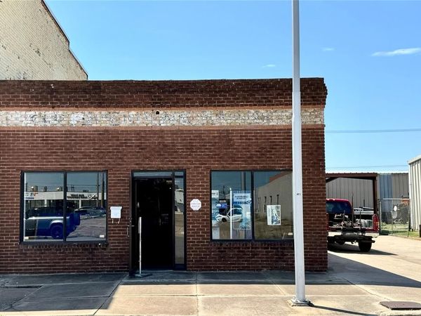 215 Kansas Avenue, Chickasha, OK 73018