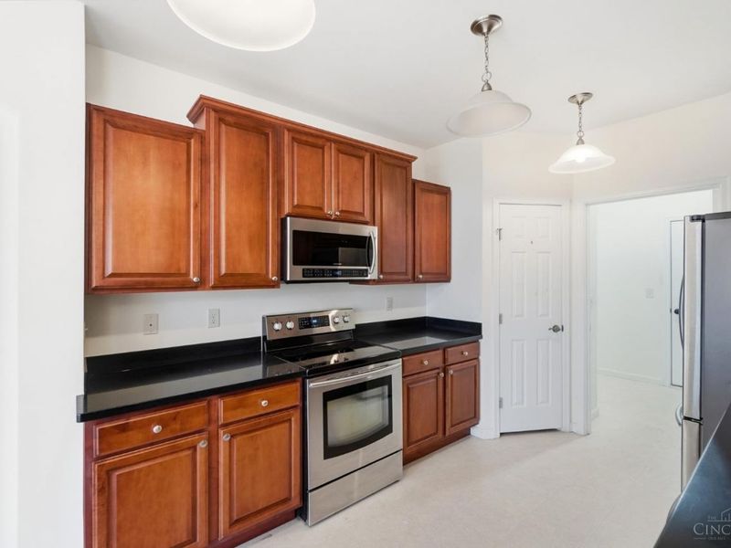 7378 Bridge Point Drive, Green Township, OH 45248 Photo 9