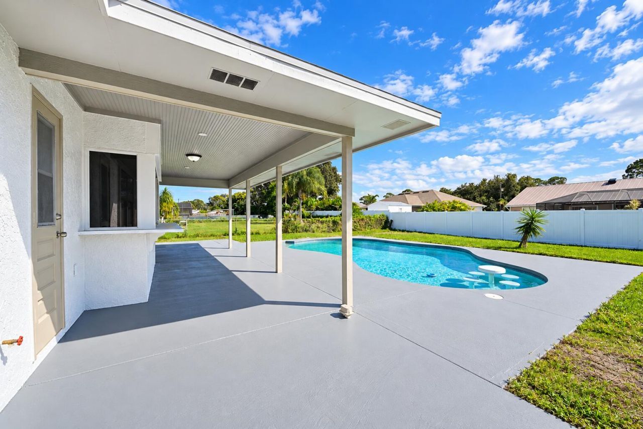 2502 SE Calusa Avenue, Port Saint Lucie, FL 34952 Photo