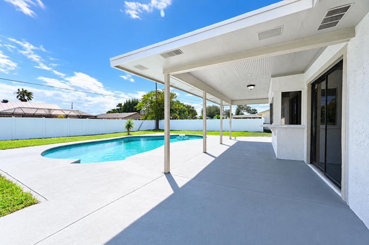 2502 SE Calusa Avenue, Port Saint Lucie, FL 34952 Photo