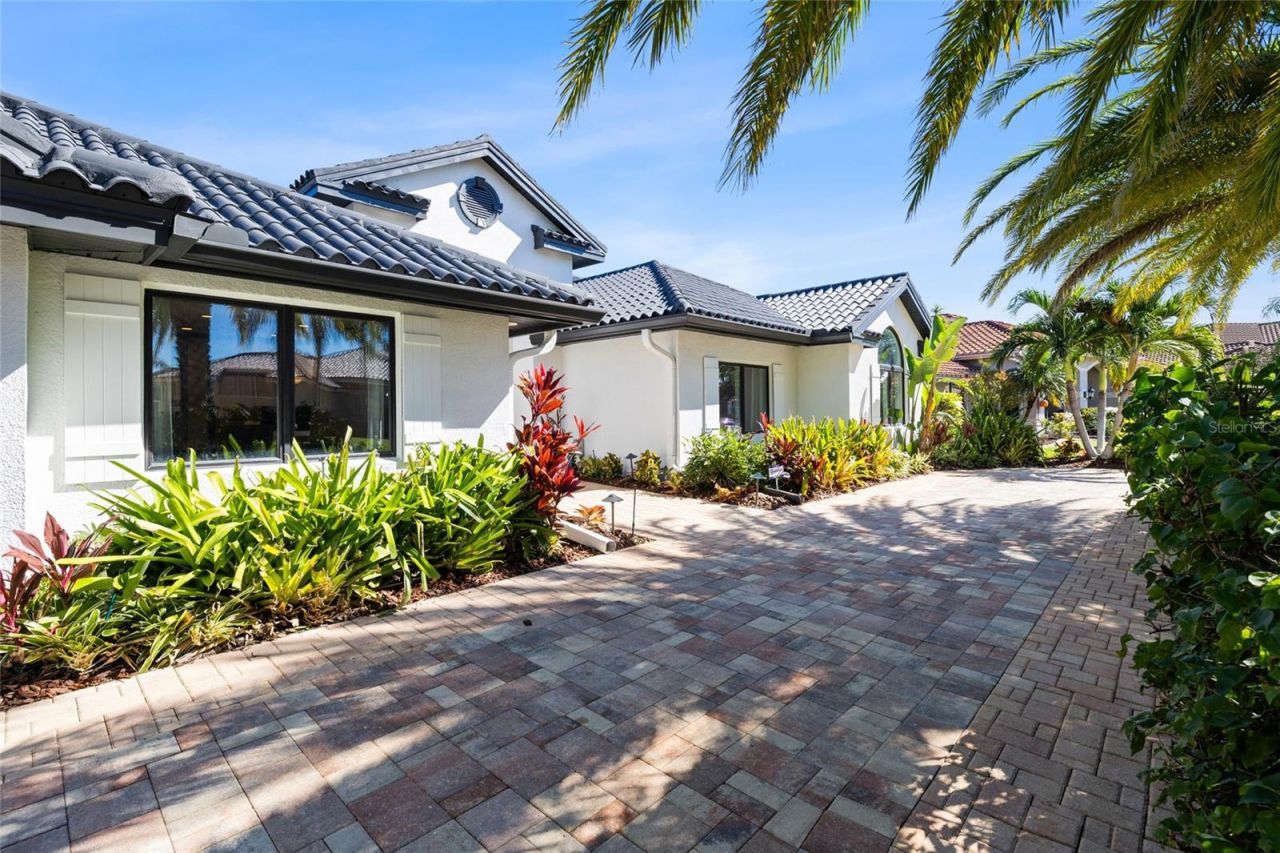 9805 Compass Point Way, Tampa, FL 33615 Photo