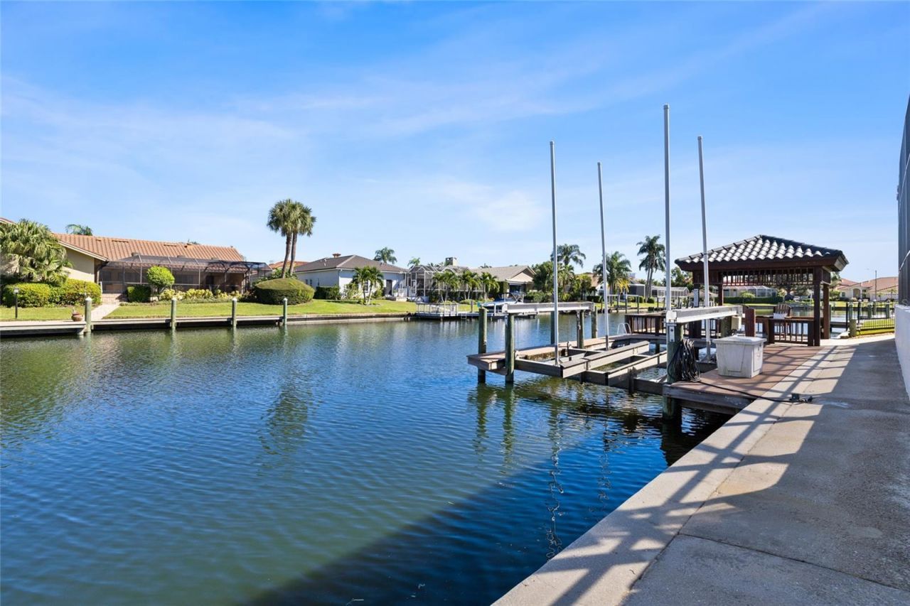 9805 Compass Point Way, Tampa, FL 33615 Photo