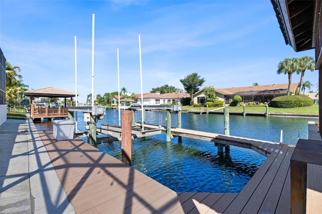 9805 Compass Point Way, Tampa, FL 33615 Photo