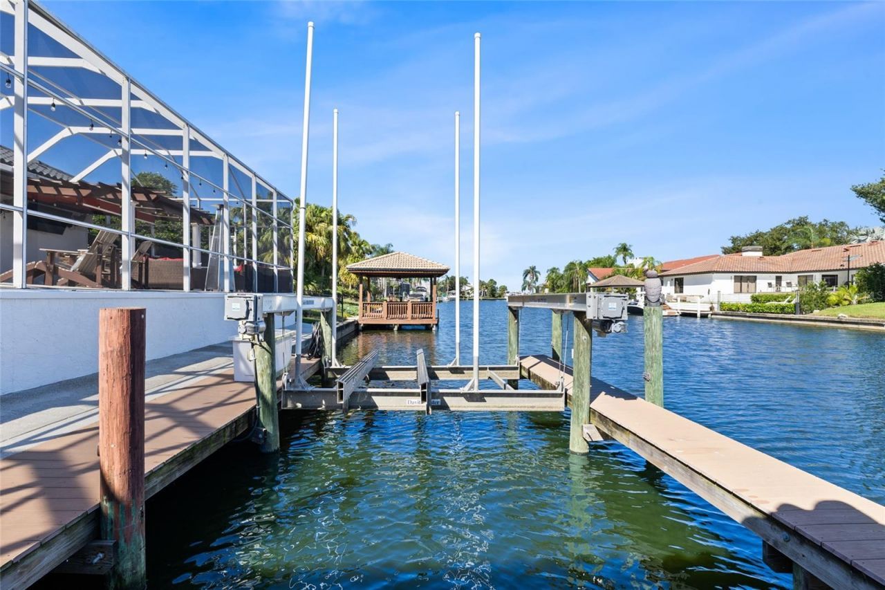 9805 Compass Point Way, Tampa, FL 33615 Photo