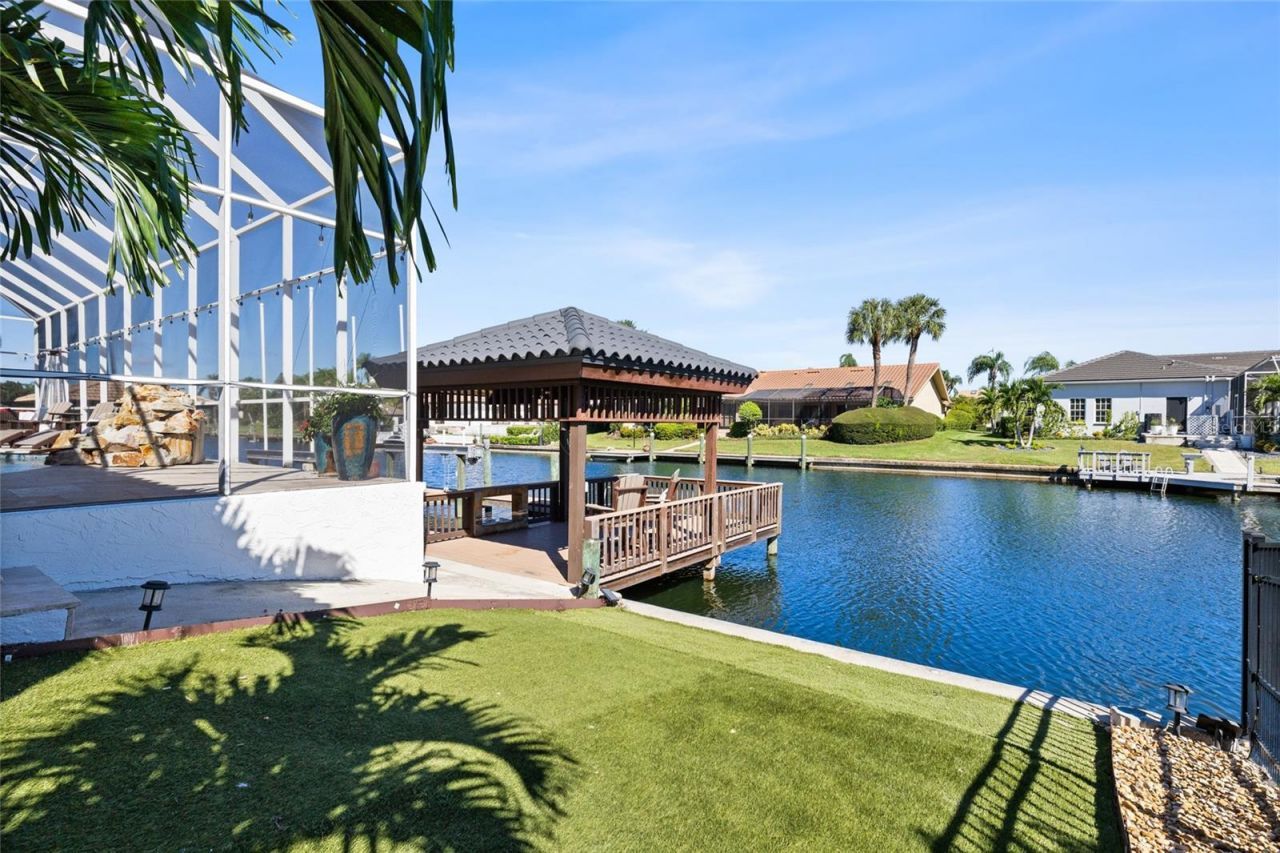 9805 Compass Point Way, Tampa, FL 33615 Photo