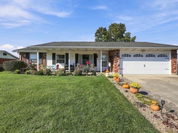 395 Cherokee Drive , Circleville, OH 43113