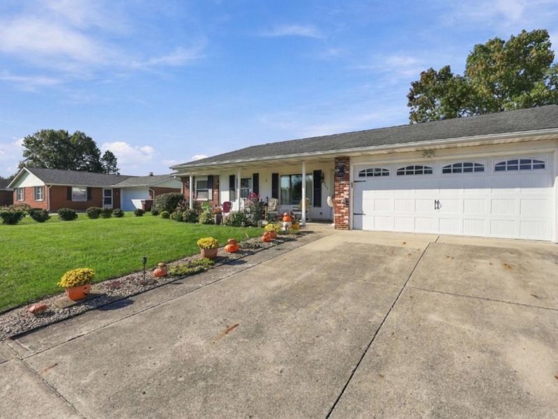 395 Cherokee Drive, Circleville, OH 43113 Photo 3