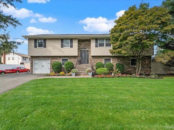 14 Sycamore Avenue , Bethpage, NY 11714