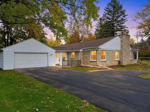 1636 LOST DAUPHIN ROAD, De Pere, WI 54115