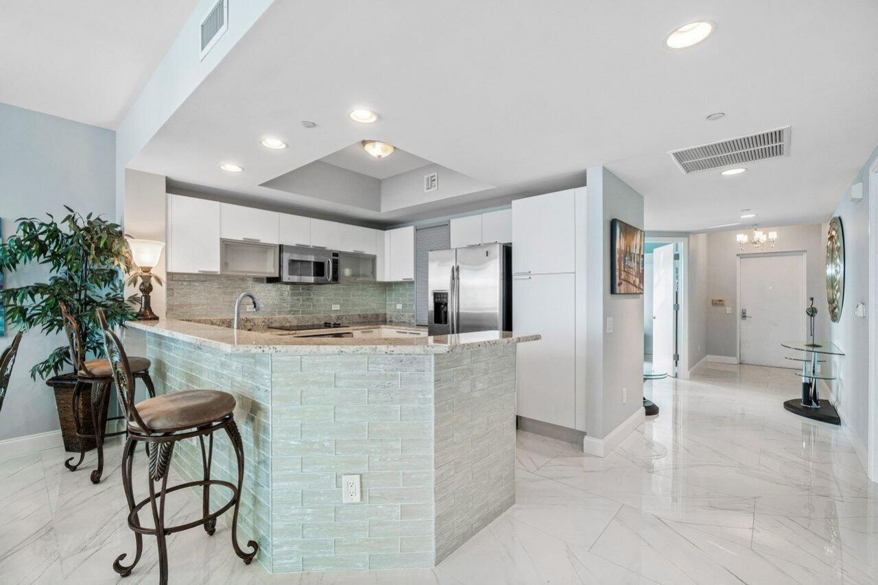 2640 Lake Shore Drive, Unit 1216, Riviera Beach, FL 33404 Photo