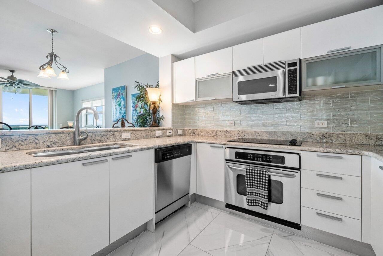 2640 Lake Shore Drive, Unit 1216, Riviera Beach, FL 33404 Photo