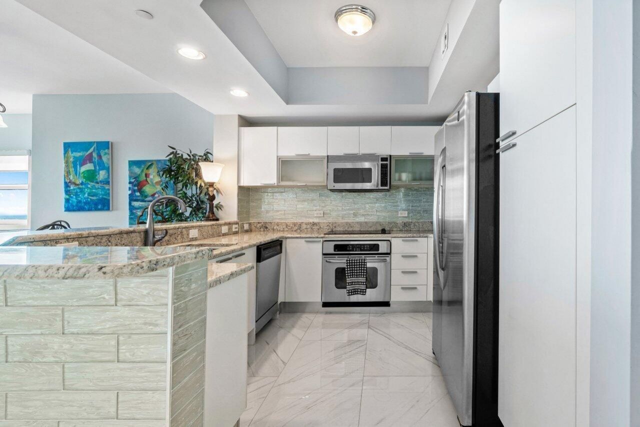 2640 Lake Shore Drive, Unit 1216, Riviera Beach, FL 33404 Photo