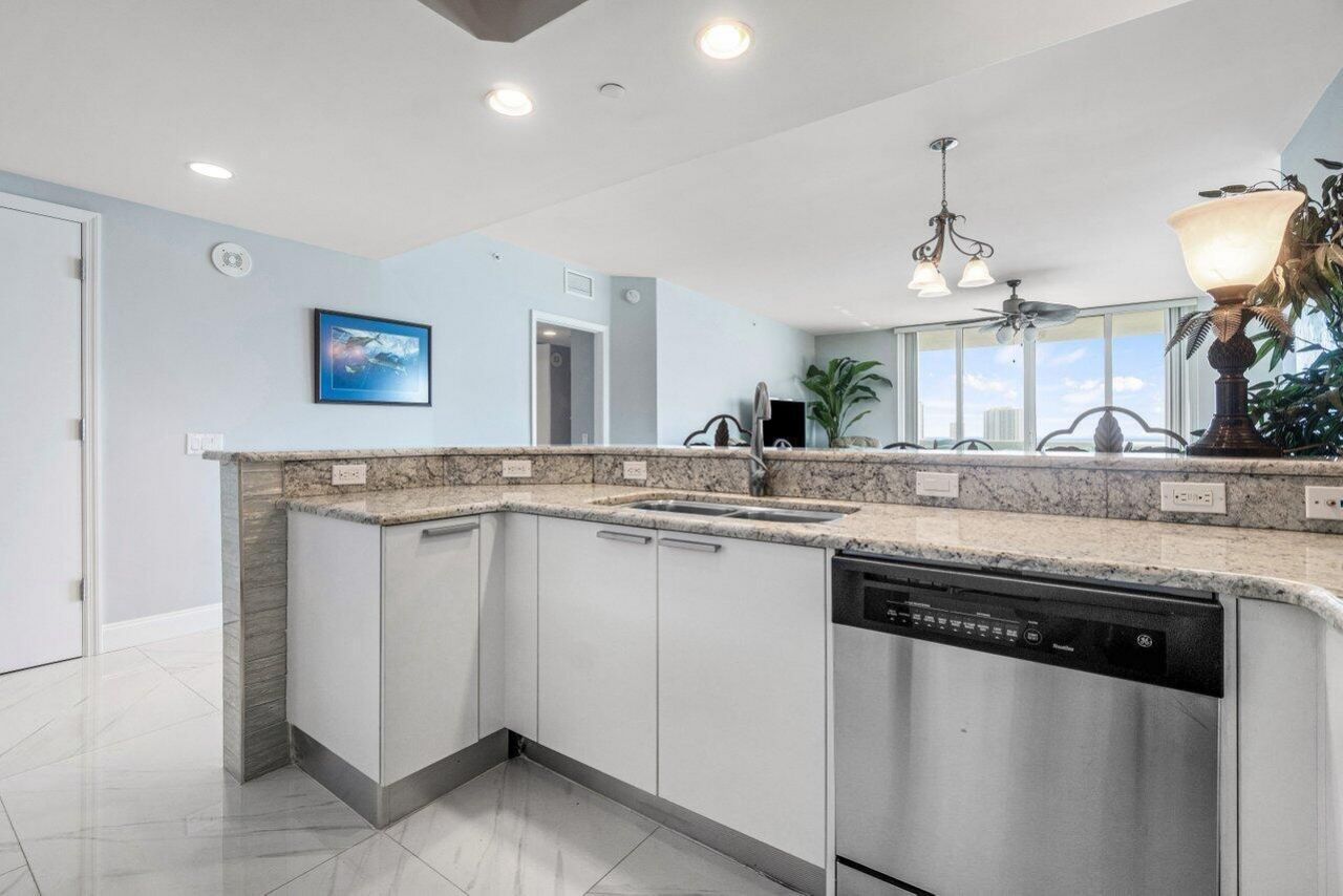 2640 Lake Shore Drive, Unit 1216, Riviera Beach, FL 33404 Photo