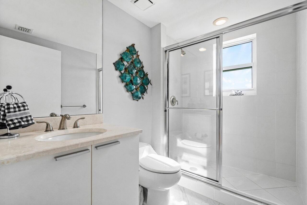 2640 Lake Shore Drive, Unit 1216, Riviera Beach, FL 33404 Photo