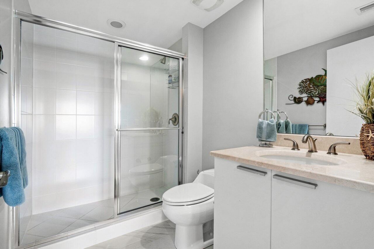 2640 Lake Shore Drive, Unit 1216, Riviera Beach, FL 33404 Photo