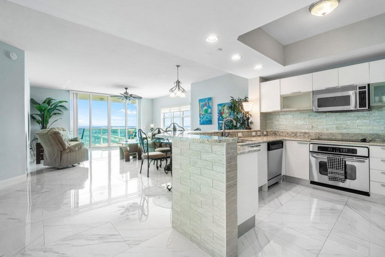 2640 Lake Shore Drive, Unit 1216, Riviera Beach, FL 33404 Photo