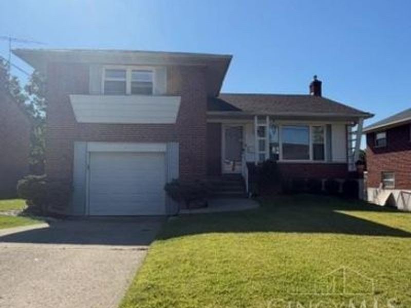 5771 Childs Avenue, Green Township, OH 45248 Photo 2