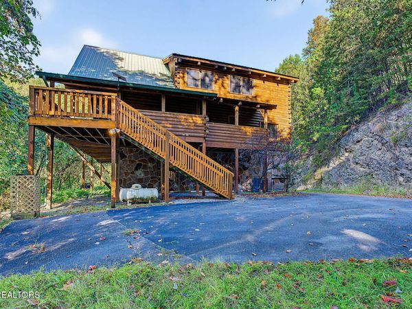 817 Boone Acres Lane, Pigeon Forge, TN 37863