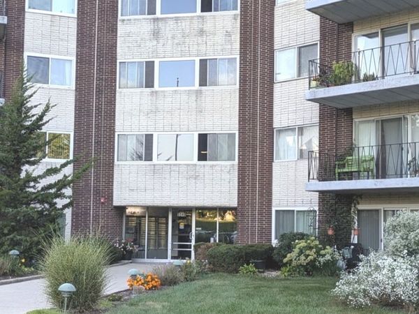 5540 WALNUT Avenue , Unit 23AA, Downers Grove, IL 60515