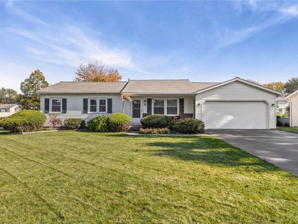 8 Stafford Way, Rochester, NY 14626
