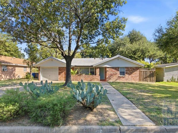 1610 Larkwood DR, Austin, TX 78723