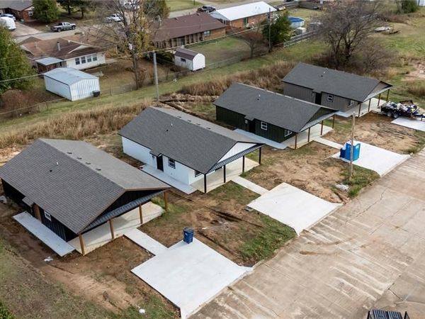 213 S 6th Avenue, Stroud, OK 74079