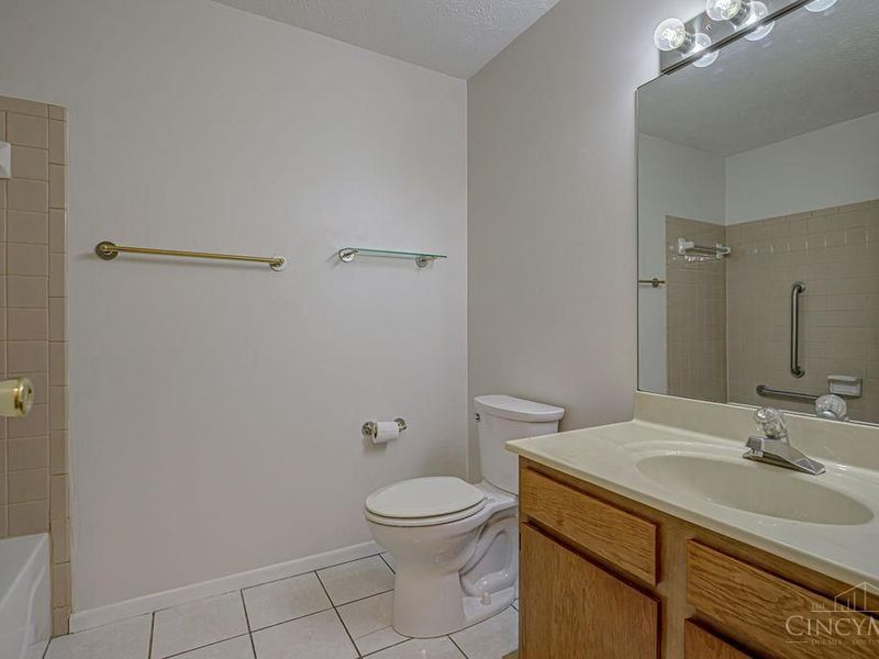 7240 Creekview Drive, Unit 2, Cincinnati, OH 45247 Photo 16